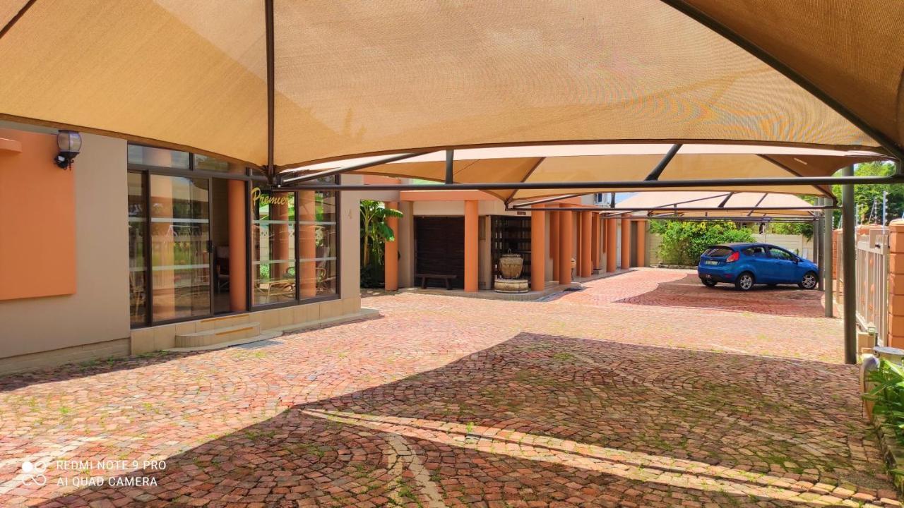 Premiere Guesthouse Bloemfontein Bagian luar foto