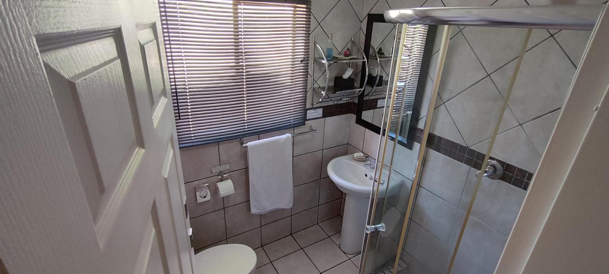 Premiere Guesthouse Bloemfontein Bagian luar foto