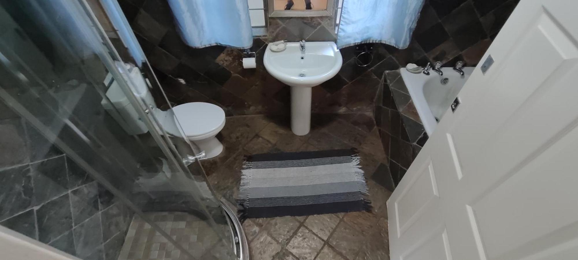 Premiere Guesthouse Bloemfontein Bagian luar foto