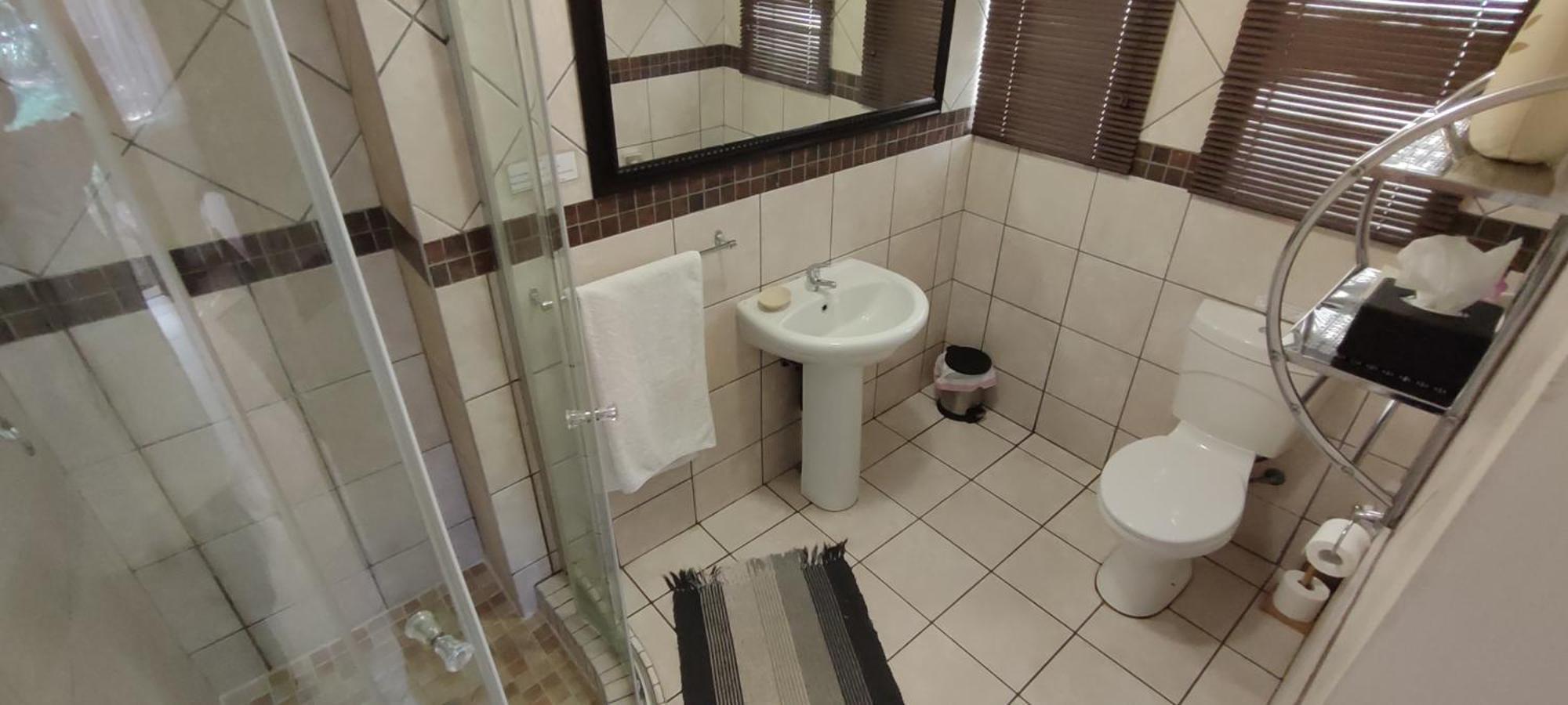 Premiere Guesthouse Bloemfontein Bagian luar foto