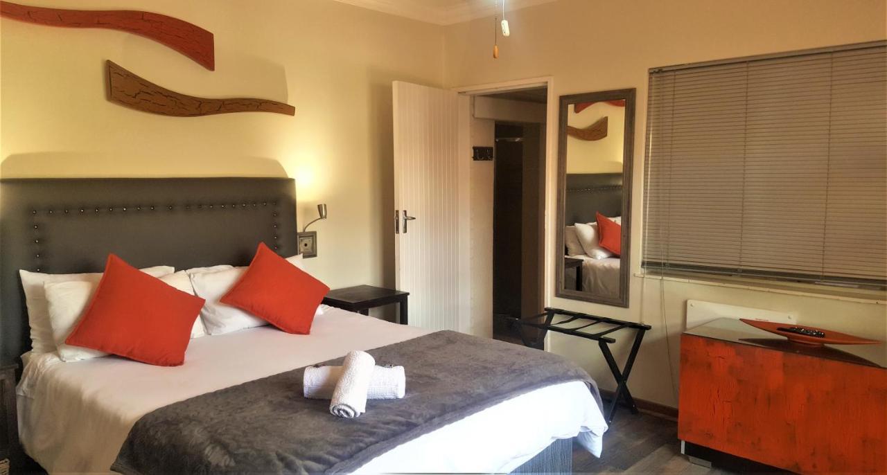 Premiere Guesthouse Bloemfontein Bagian luar foto