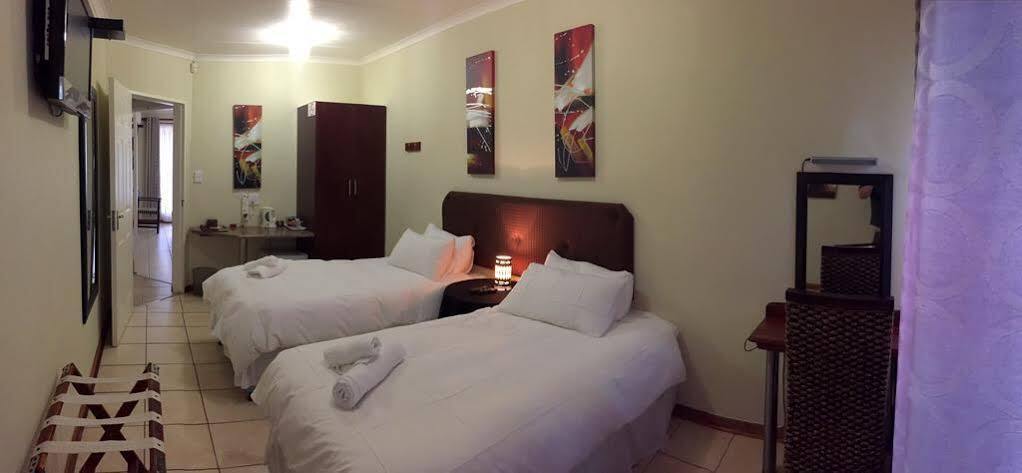 Premiere Guesthouse Bloemfontein Bagian luar foto